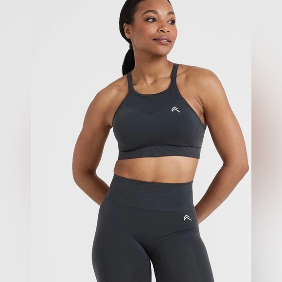 Oner Active
EFFORTLESS SEAMLESS HIGH NECK BRALETTE - Picture 3 of 5